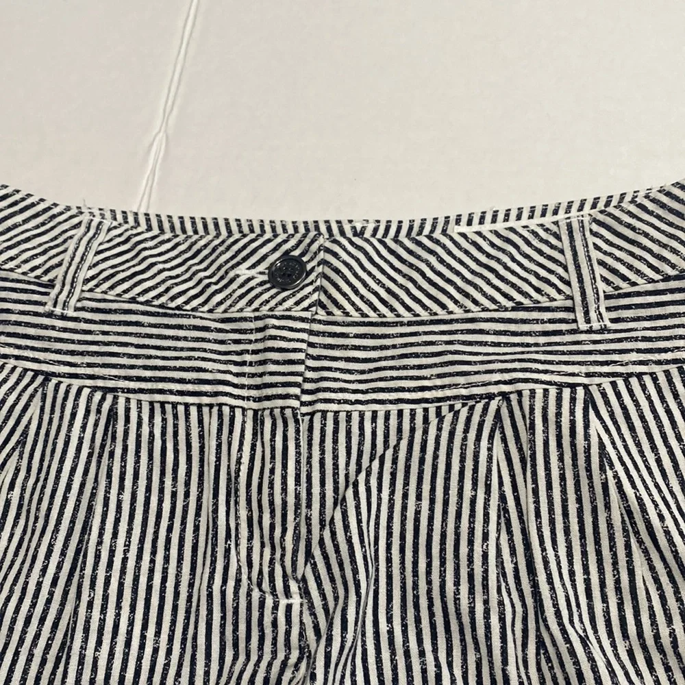 Two by Vince Camuto || womans  striped shorts size 4